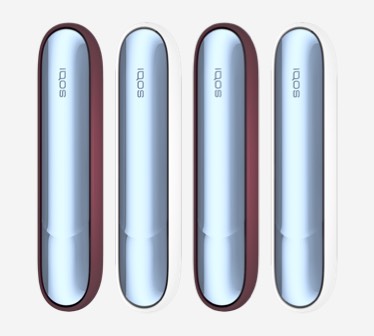 Quatro dispositivos IQOS 3 DUO em Azul Glaciar, com detalhes em Vermelho Geada e Branco