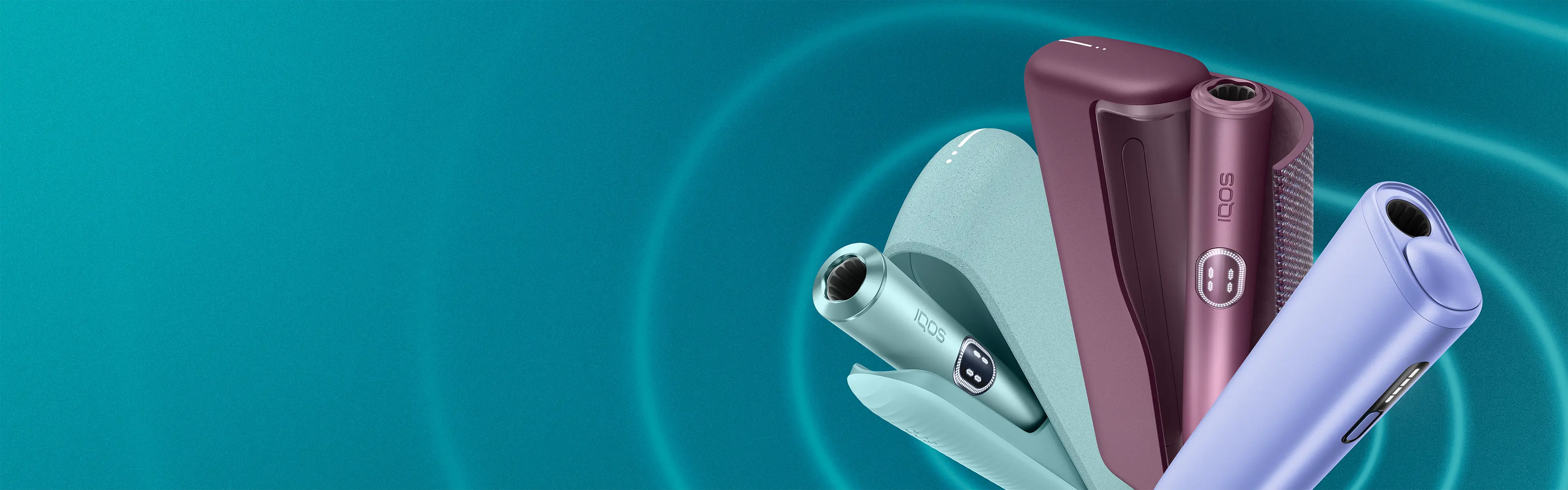 Equipamento  IQOS ILUMA i azul claro orientado para a esquerda, equipamento IQOS ILUMA i ONE violeta orientado para a direita e no centro, ao topo, equipamento IQOS ILUMA i PRIME vermelho escuro, sobre fundo azul com efeito luminoso