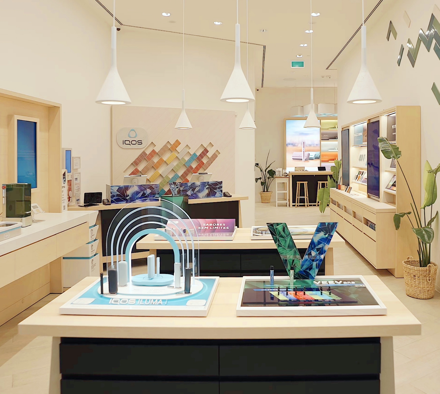 Ambiente interior de loja oficial IQOS