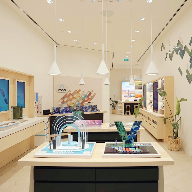 Ambiente interior de loja oficial IQOS