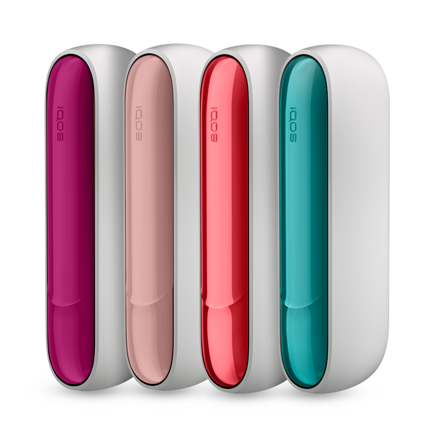 Quatro dispositivos IQOS 3 DUO, com acesórios coloridos