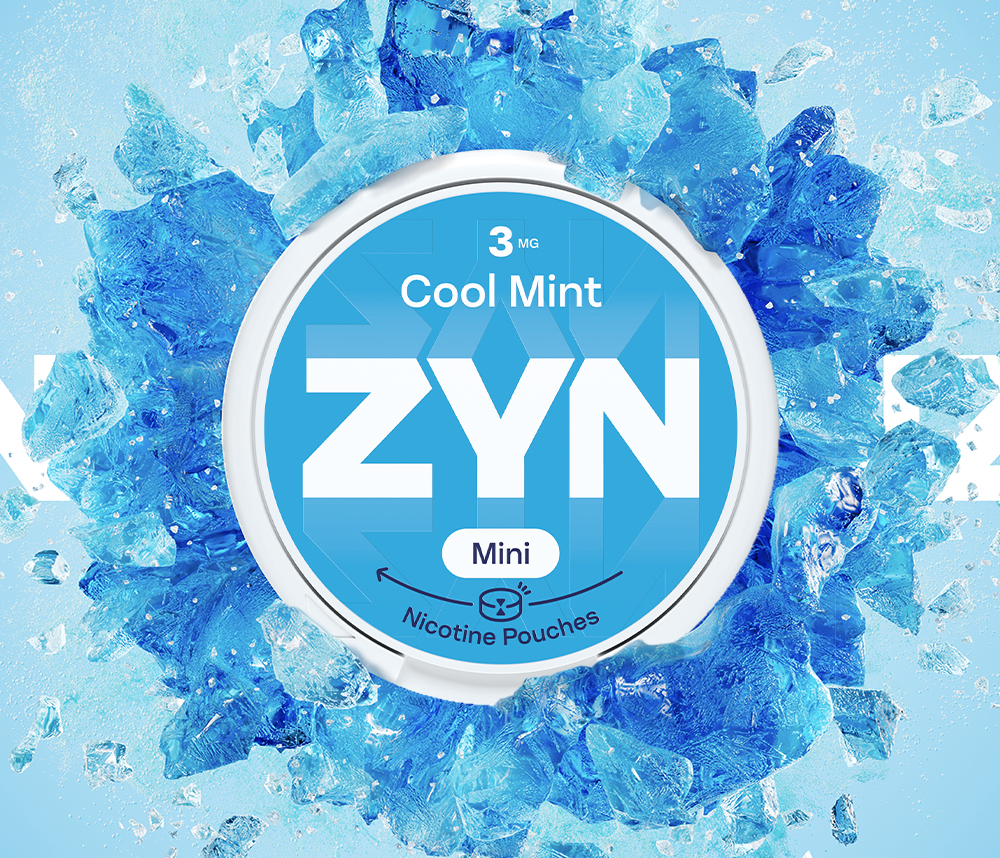 Imagem com vista de topo de uma embalagem de ZYN Cool Mint 3 MG Mini rodeada de gelo de tons de azul. 