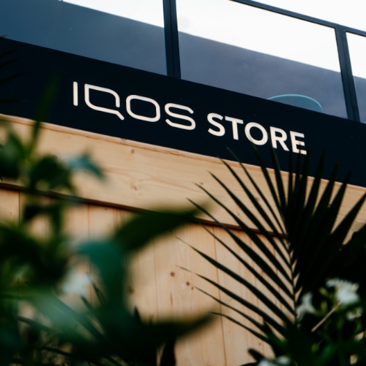 Imagem parcial de dispositivos IQOS ILUMA ONE
