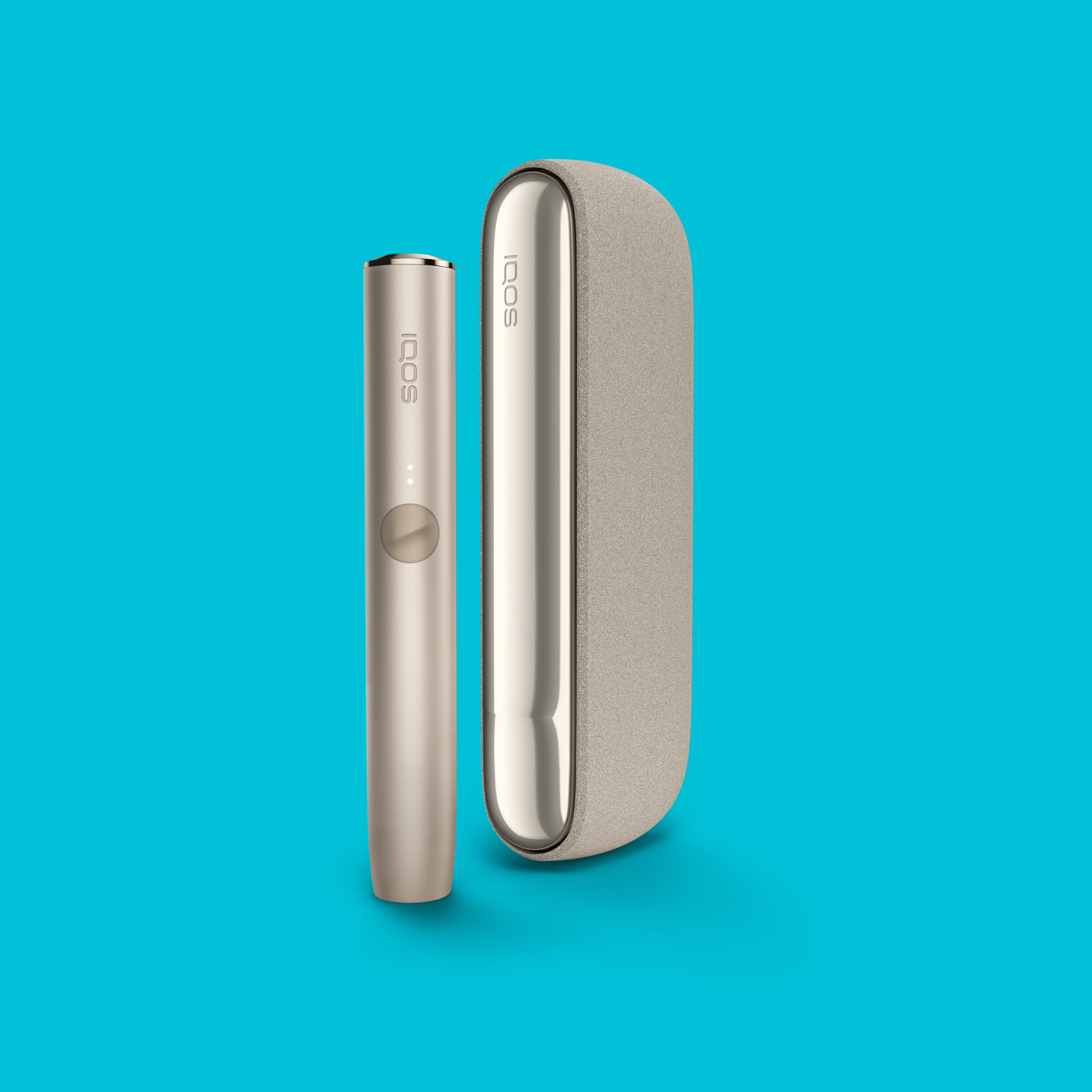 Um Carregador de Bolso e um Dispositivo IQOS ILUMA Bege