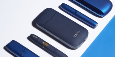 A golden IQOS 3 DUO and holder.