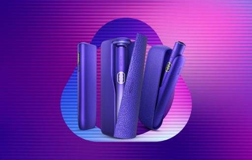Equipamentos IQOS ILUMA i PRIME, IQOS ILUMA i, IQOS ILUMA i ONE Roxo num logótipo IQOS. Fundo com degradê roxo.