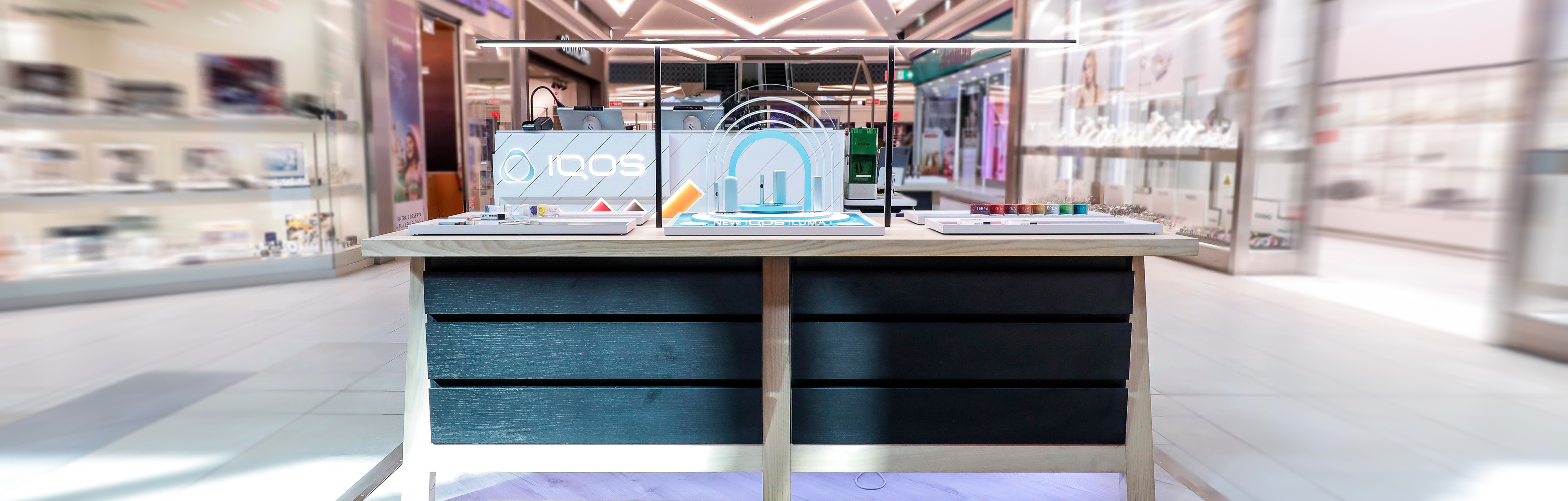 Interior de uma boutique IQOS