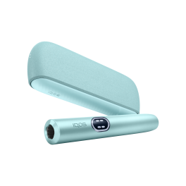Dispositivo IQOS ILUMA i Azul Claro e carregador de bolso orientados para a esquerda